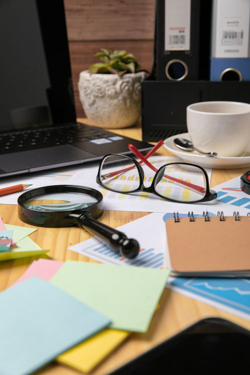 辦公室文具、箱包與商務攝影 為專業空間增添視覺魅力